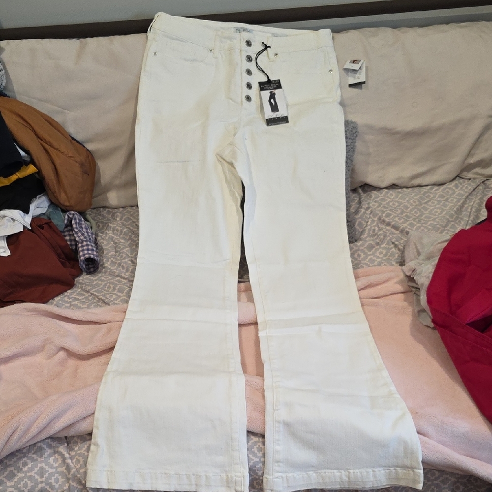 Sofia by Sofia Vergara White High Rise Flare Jeans NWT